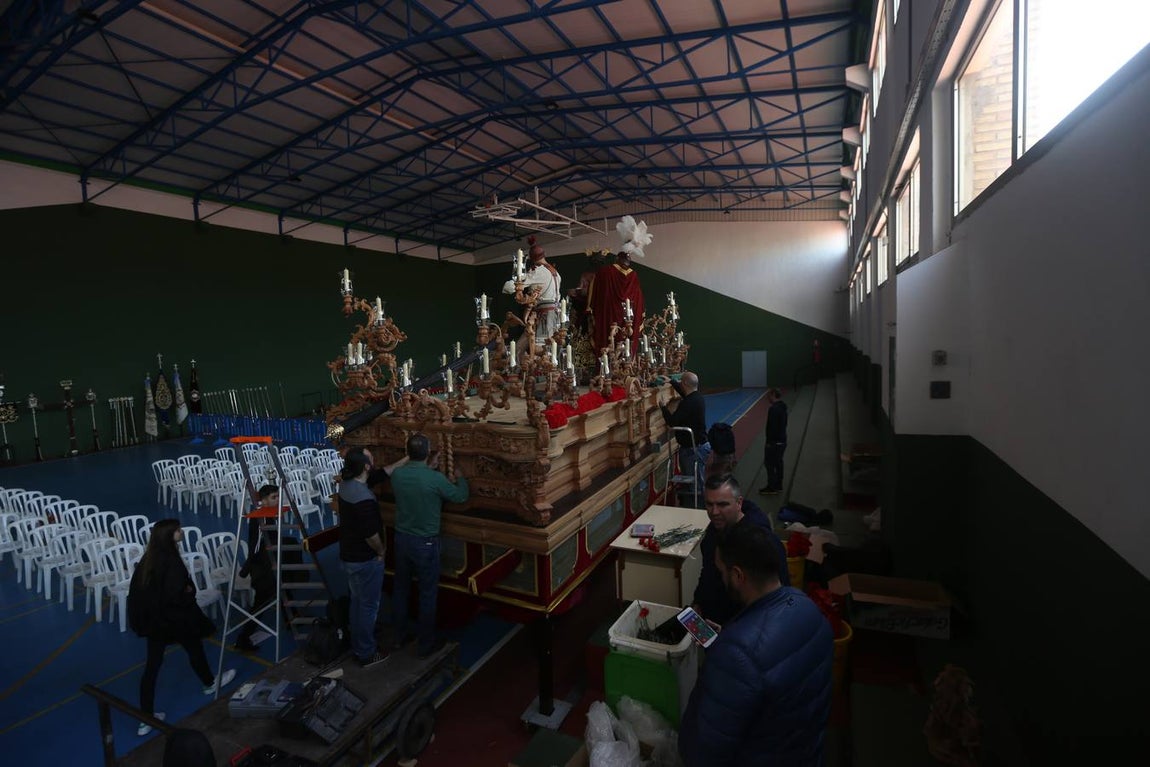 Fotos: Preparativos para el Domingo de Ramos en Cádiz