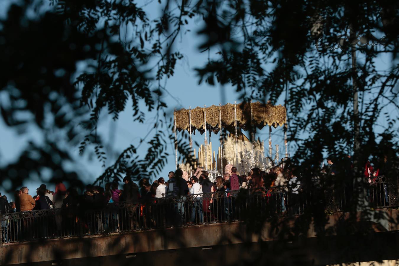 En fotos, Triana se vuelca con la Hermandad de San Gonzalo en este Lunes Santo - Semana Santa de Sevilla 2018