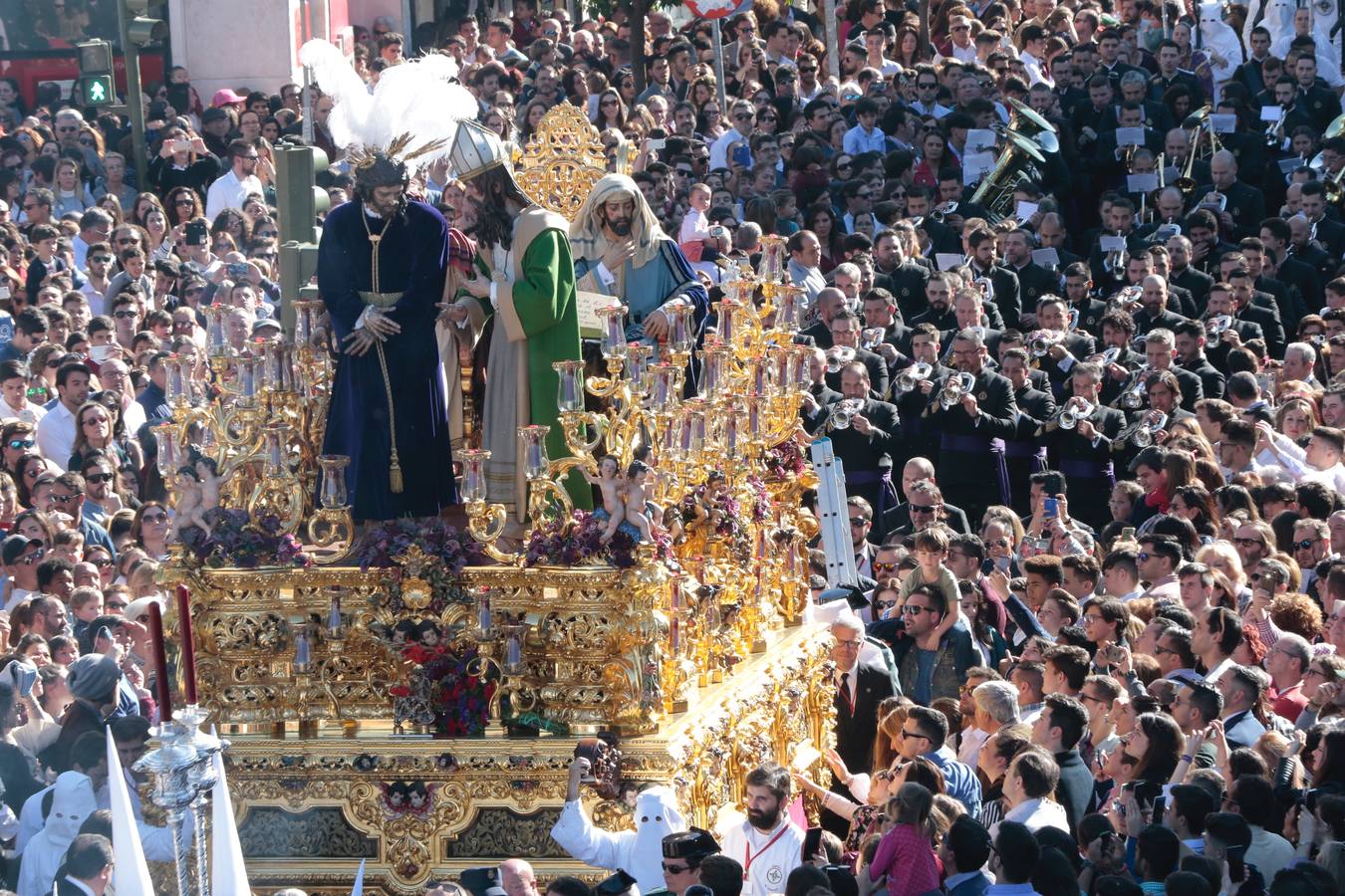 En fotos, Triana se vuelca con la Hermandad de San Gonzalo en este Lunes Santo - Semana Santa de Sevilla 2018