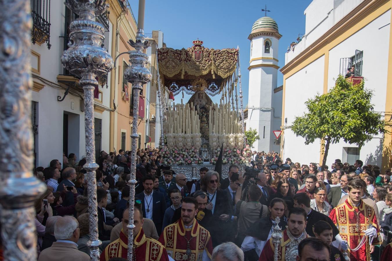 En fotos, la Hermandad de Santa Genoveva realizando su estación de penitencia el Lunes Santo - Semana Santa de Sevilla 2018