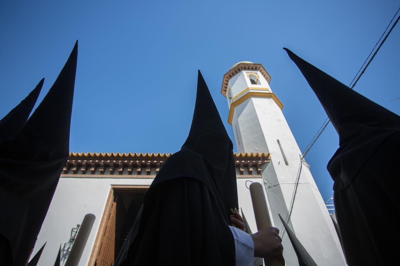 En fotos, la Hermandad de Santa Genoveva realizando su estación de penitencia el Lunes Santo - Semana Santa de Sevilla 2018