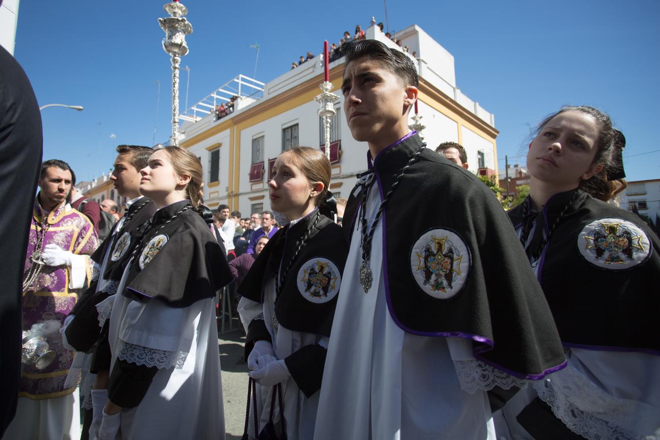 En fotos, la Hermandad de Santa Genoveva realizando su estación de penitencia el Lunes Santo - Semana Santa de Sevilla 2018