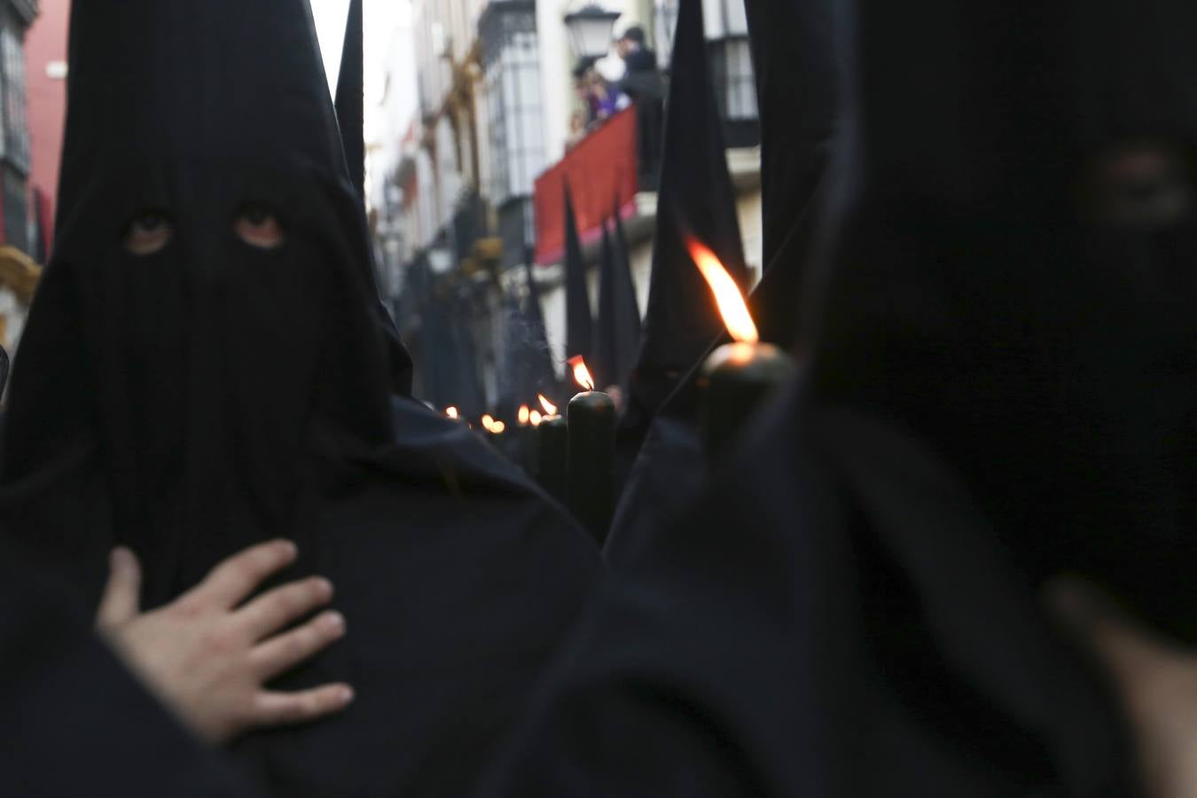 En fotos, la Virgen de las Tristezas de la Vera-Cruz luce su nueva corona en su estación de penitencia - Semana Santa Sevilla 2018