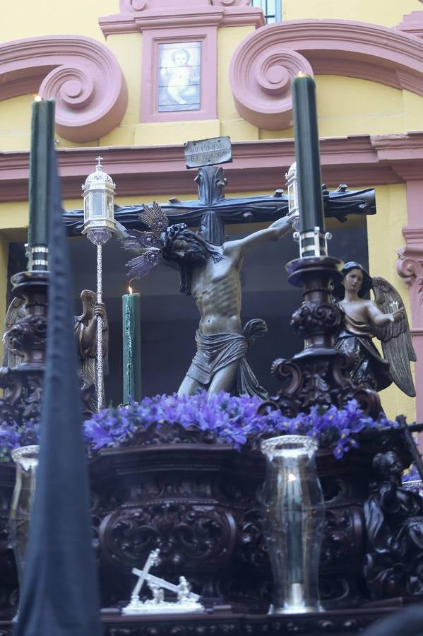 En fotos, la Virgen de las Tristezas de la Vera-Cruz luce su nueva corona en su estación de penitencia - Semana Santa Sevilla 2018