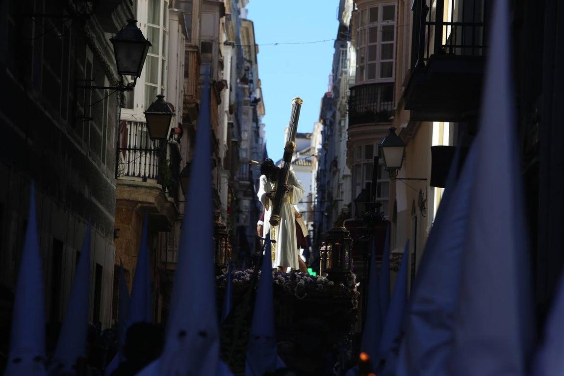 FOTOS: El Nazareno del Amor en la Semana Santa de Cádiz 2018