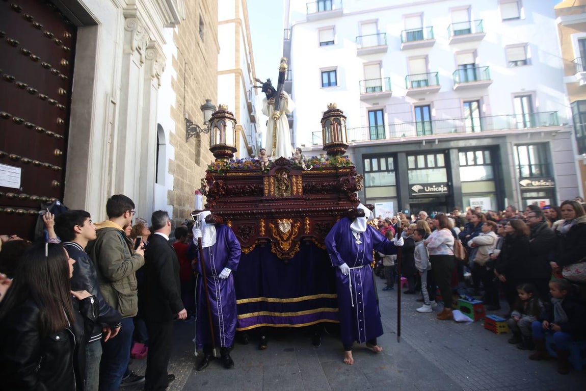 FOTOS: El Nazareno del Amor en la Semana Santa de Cádiz 2018