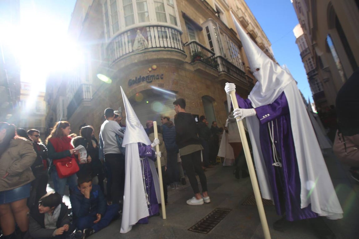 FOTOS: El Nazareno del Amor en la Semana Santa de Cádiz 2018