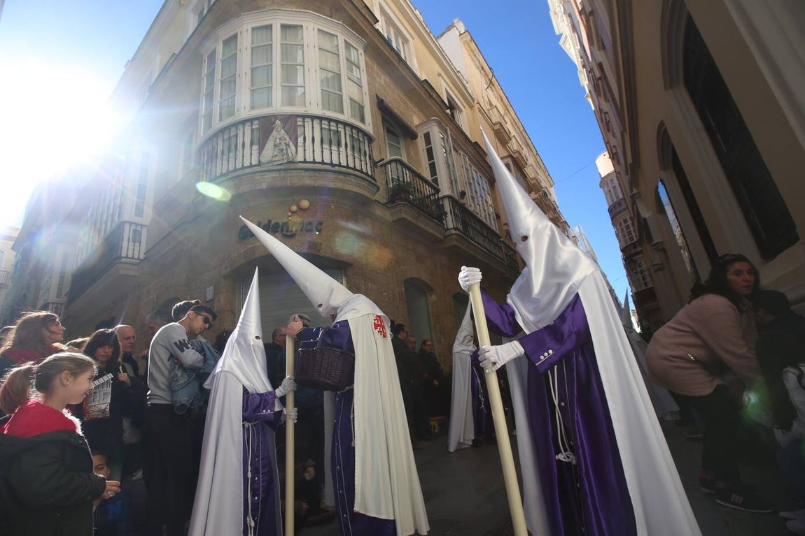 FOTOS: El Nazareno del Amor en la Semana Santa de Cádiz 2018