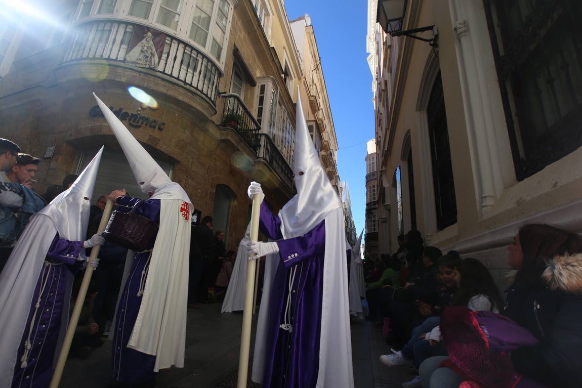 FOTOS: El Nazareno del Amor en la Semana Santa de Cádiz 2018