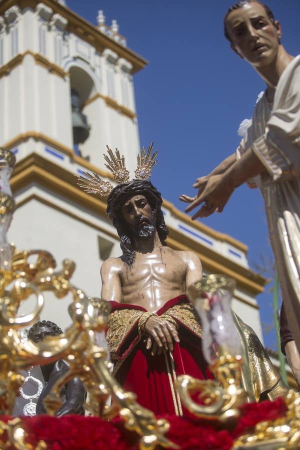 En fotos, la salida triunfal de San Benito en la Semana Santa de Sevilla 2018