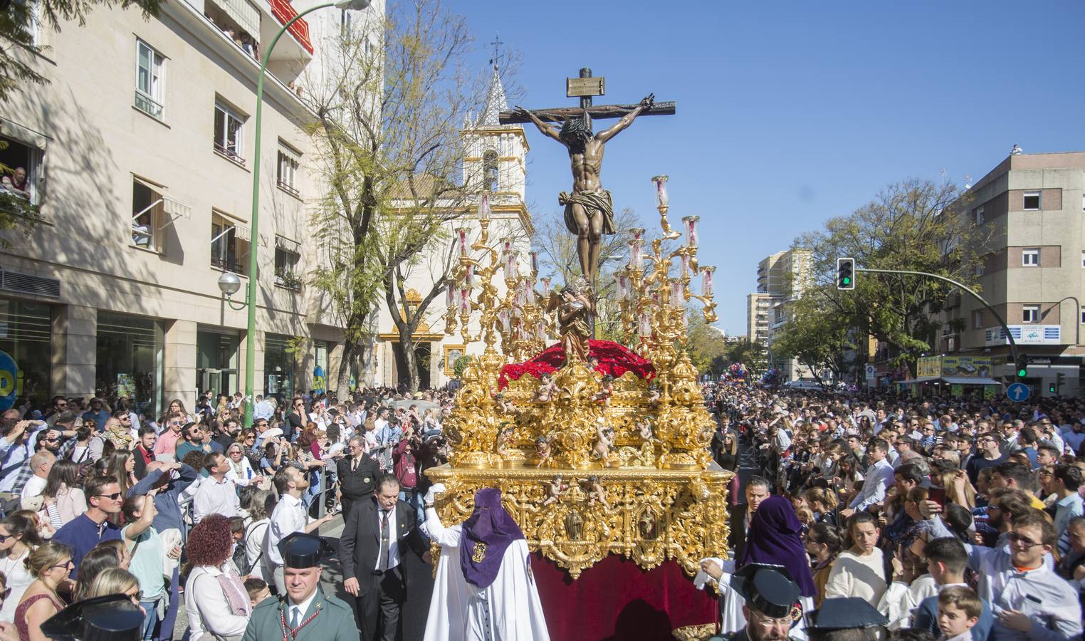 En fotos, la salida triunfal de San Benito en la Semana Santa de Sevilla 2018