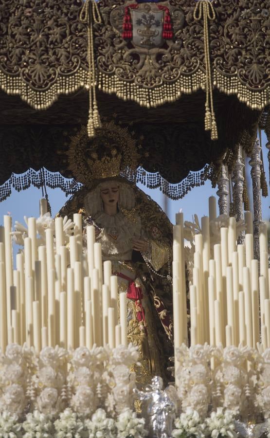 En fotos, la salida triunfal de San Benito en la Semana Santa de Sevilla 2018