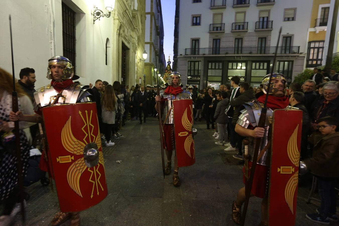 Ecce-Homo se luce por las calles de Cádiz el Martes Santo