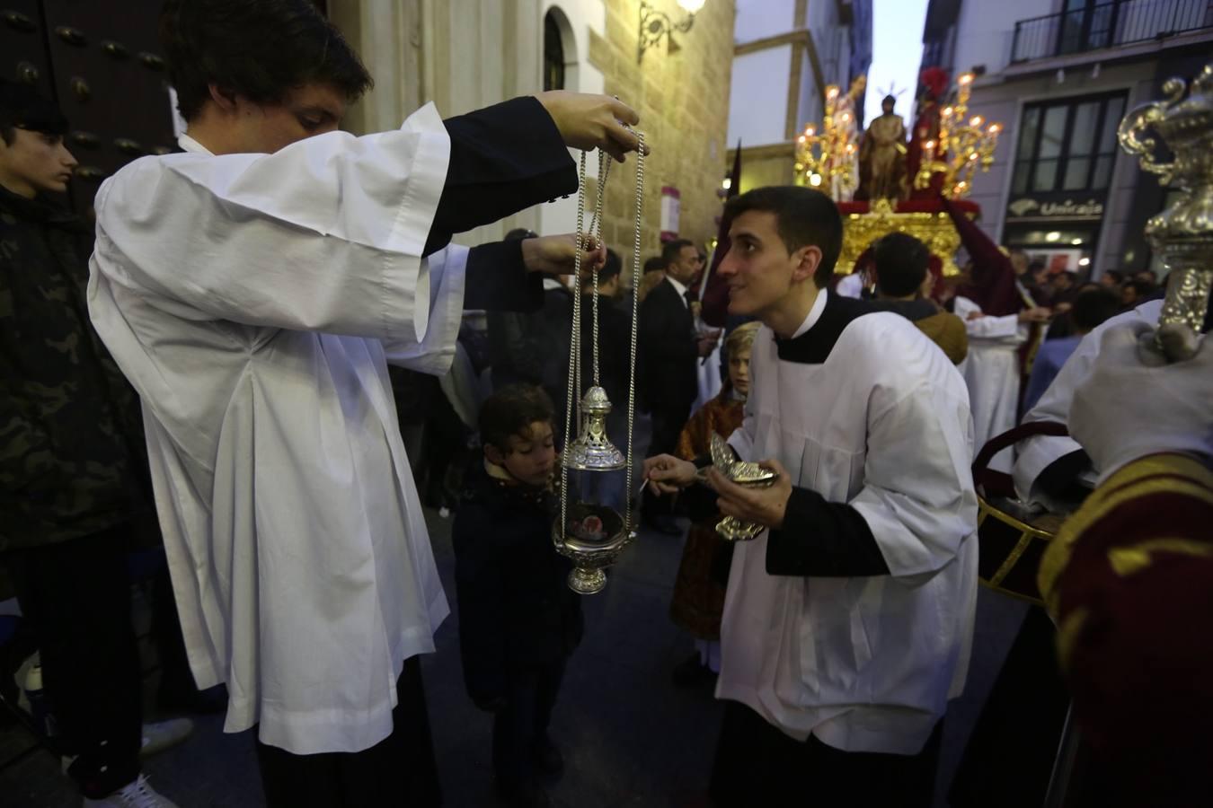 Ecce-Homo se luce por las calles de Cádiz el Martes Santo