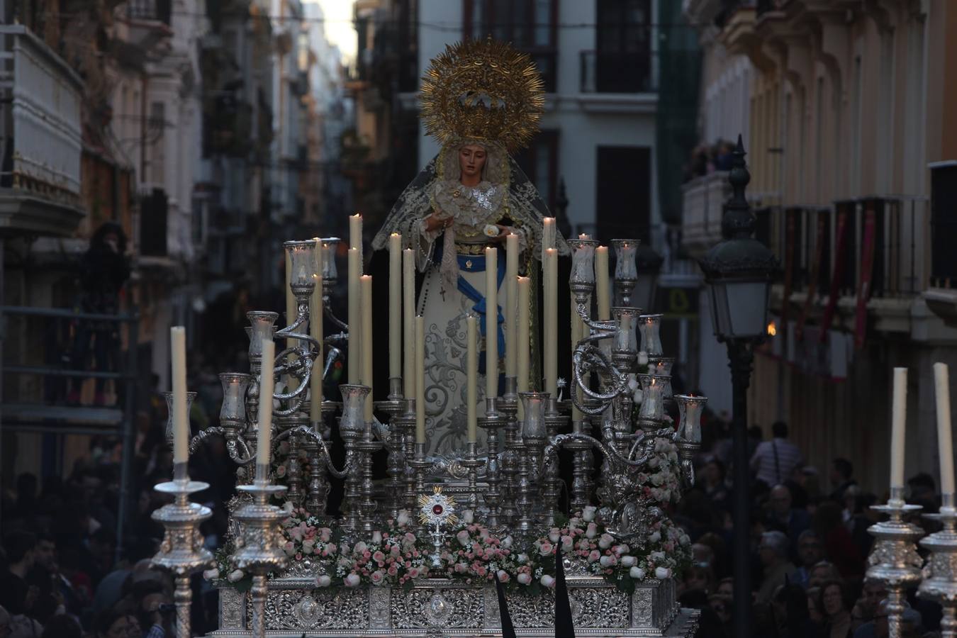 El Caído procesiona por Cádiz el Martes Santo