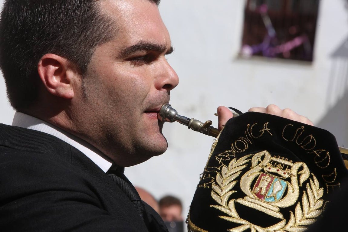 La cofradía de Las Aguas sale de Santa Cruz