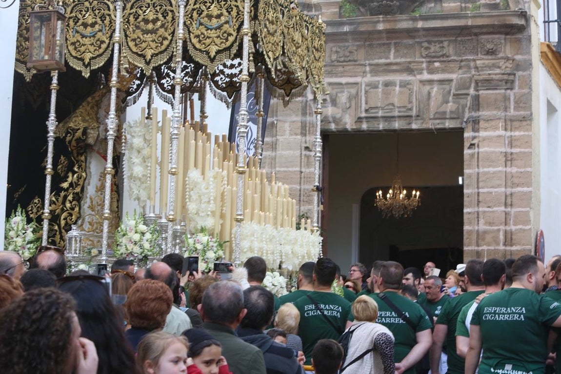 El ministro de Asuntos Exteriores en la salida de Cigarreras