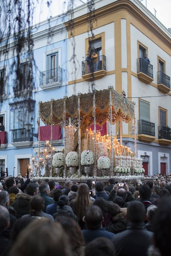 Las estampas de la Hermandad de La Macarena en la Madrugada