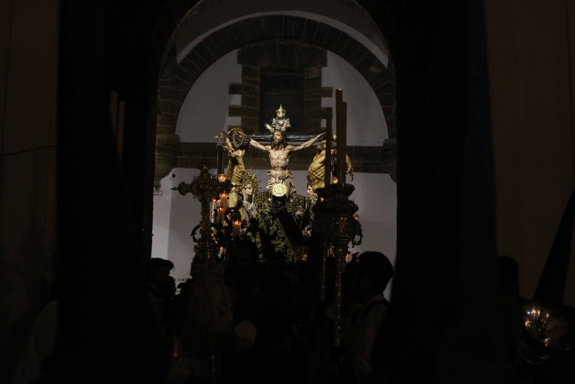 El Perdón sale de Santa Cruz