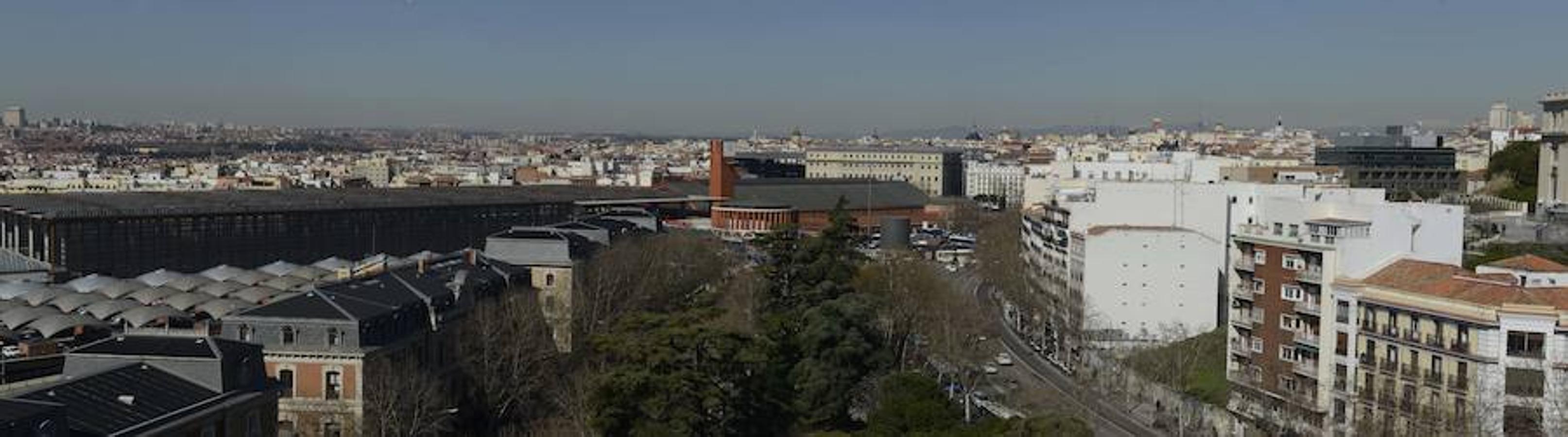 21.. Panorámica de las vistas de la glorieta de Atocha desde el campanile