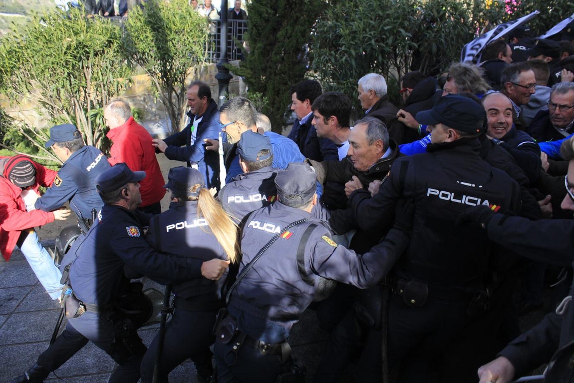 La protesta de los agricultores por la plaga de conejos, en imágenes
