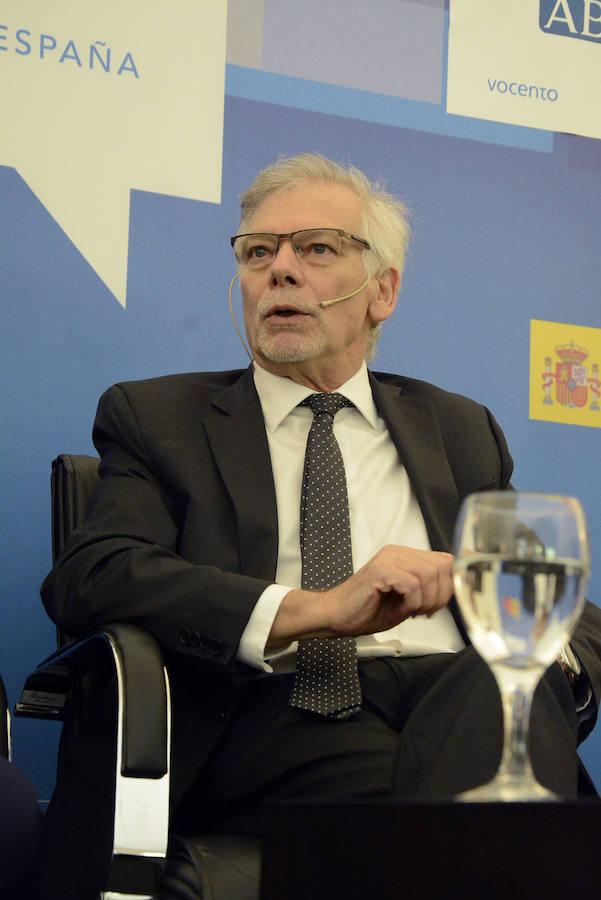 Las mejores imágenes del Foro ABC sobre la inversión en Argentina. El presidente de Gas Natural Fenosa en Argentina, Horacio Cristiani, durante su intervención en el Foro ABC