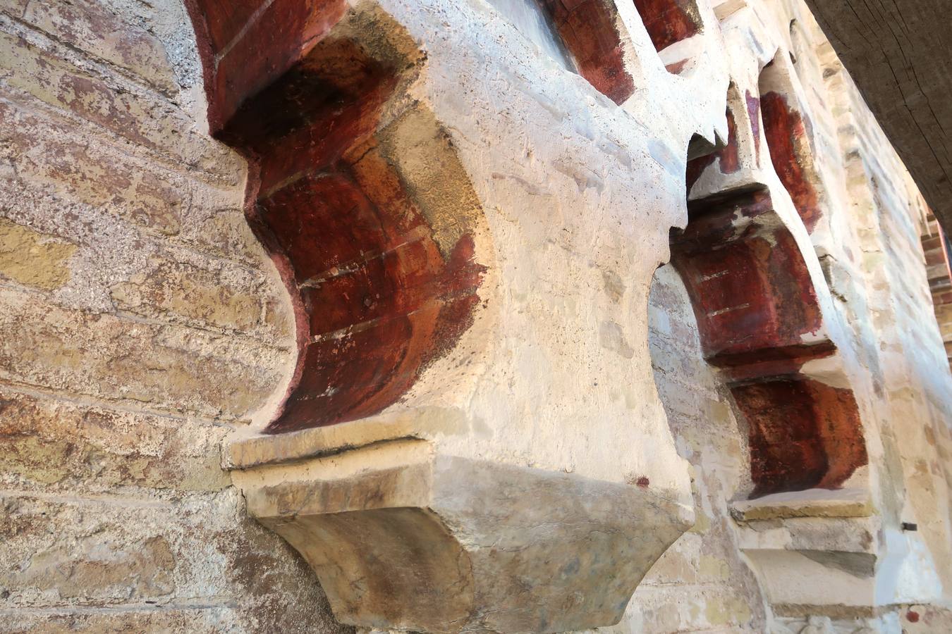 Los colores de la Giralda, un viaje del rojo al blanco