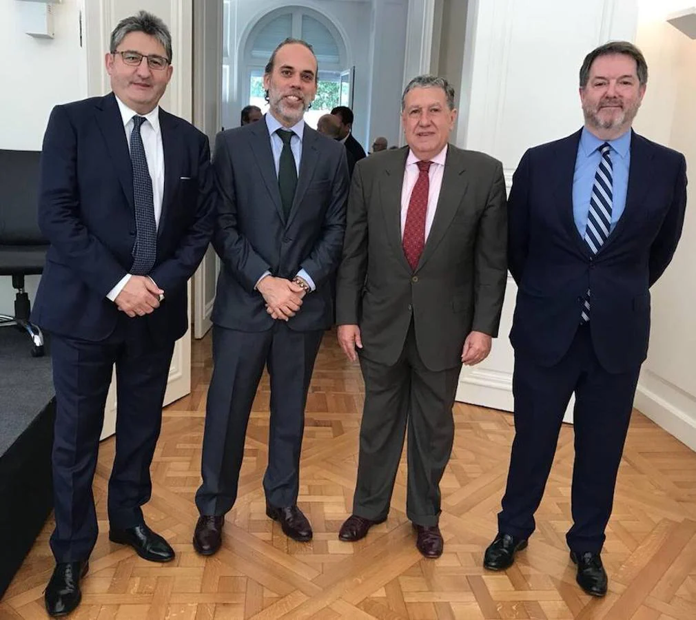 Óscar Campillo, Richard Willmat, el embajador argentino en España, Ramón Puerta y Bieito Rubido. 