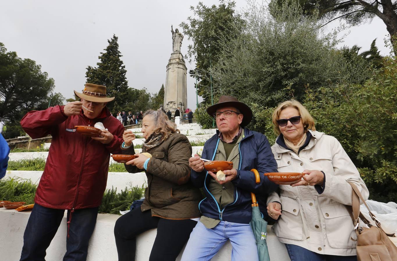 La tradición de las habas de las Ermitas de Córdoba, en imágenes