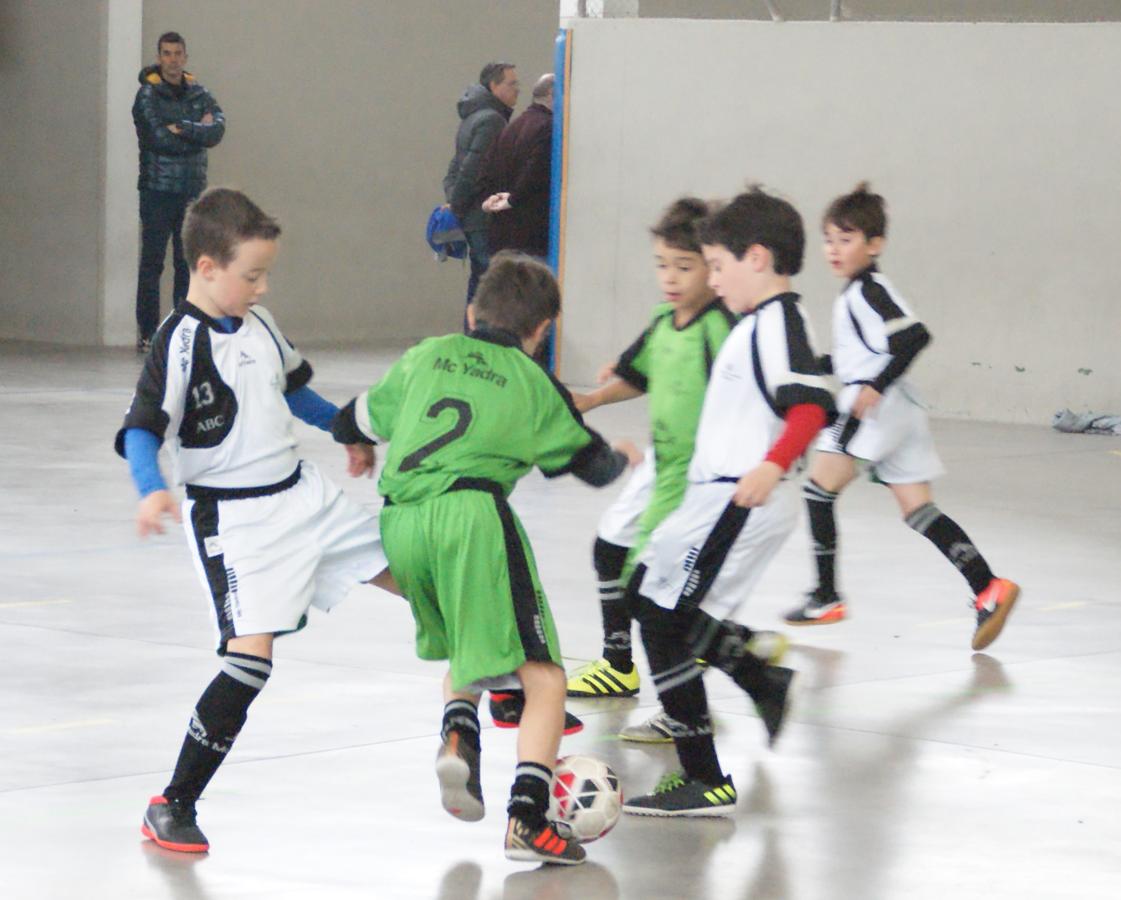 Las mejores imágenes del partido de fútsal benjamín mixto entre Fray Luis de León &quot;B&quot; y Jesús María &quot;C&quot;