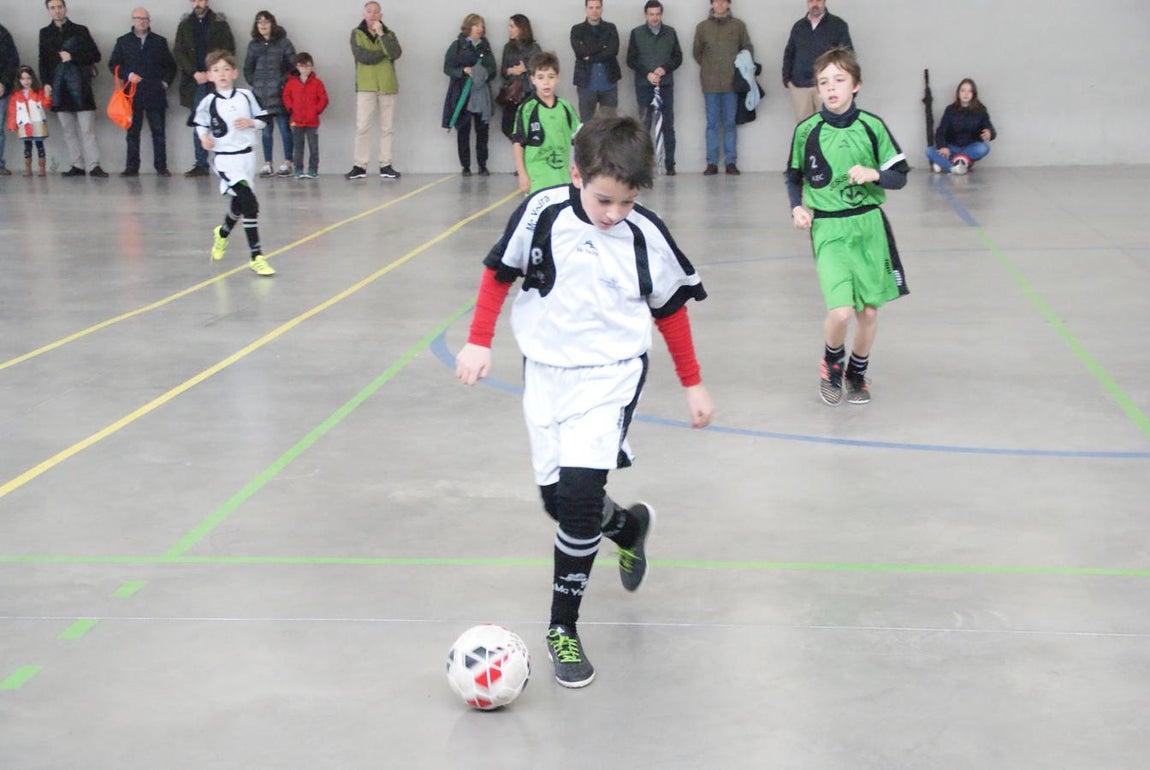 Las mejores imágenes del partido de fútsal benjamín mixto entre Fray Luis de León &quot;B&quot; y Jesús María &quot;C&quot;