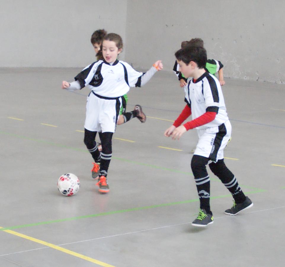 Las mejores imágenes del partido de fútsal benjamín mixto entre Fray Luis de León &quot;B&quot; y Jesús María &quot;C&quot;