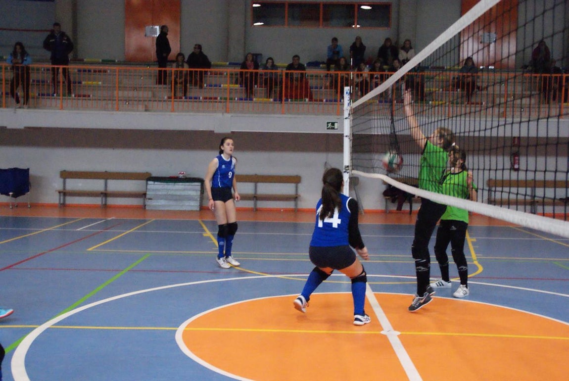 Las mejores imágenes del partido de voleibol juvenil femenino entre Santo Domingo Savio y Ntra. Sra. Consolación