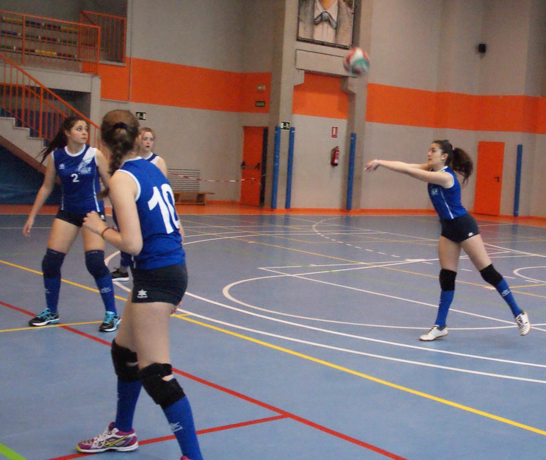 Las mejores imágenes del partido de voleibol juvenil femenino entre Santo Domingo Savio y Ntra. Sra. Consolación