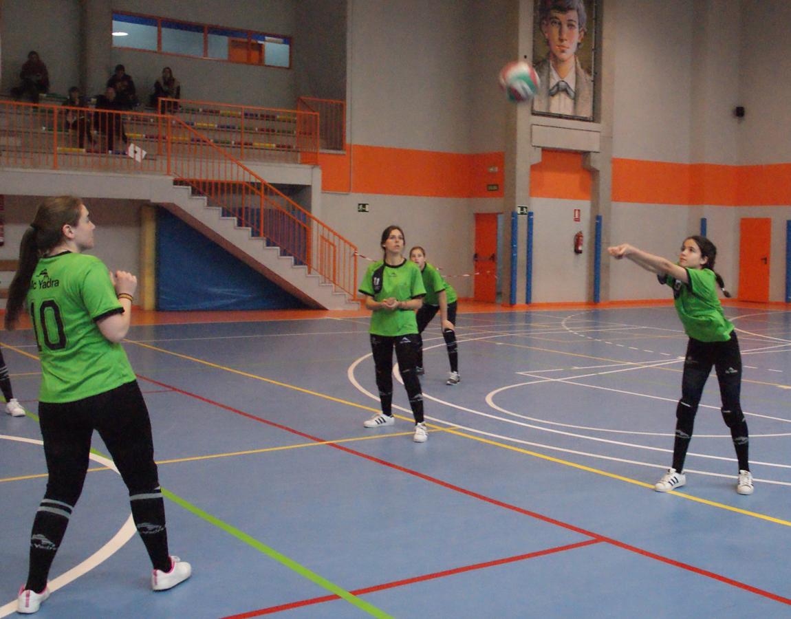 Las mejores imágenes del partido de voleibol juvenil femenino entre Santo Domingo Savio y Ntra. Sra. Consolación