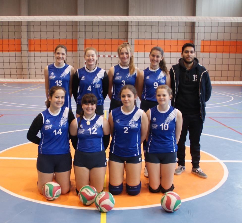Las mejores imágenes del partido de voleibol juvenil femenino entre Santo Domingo Savio y Ntra. Sra. Consolación
