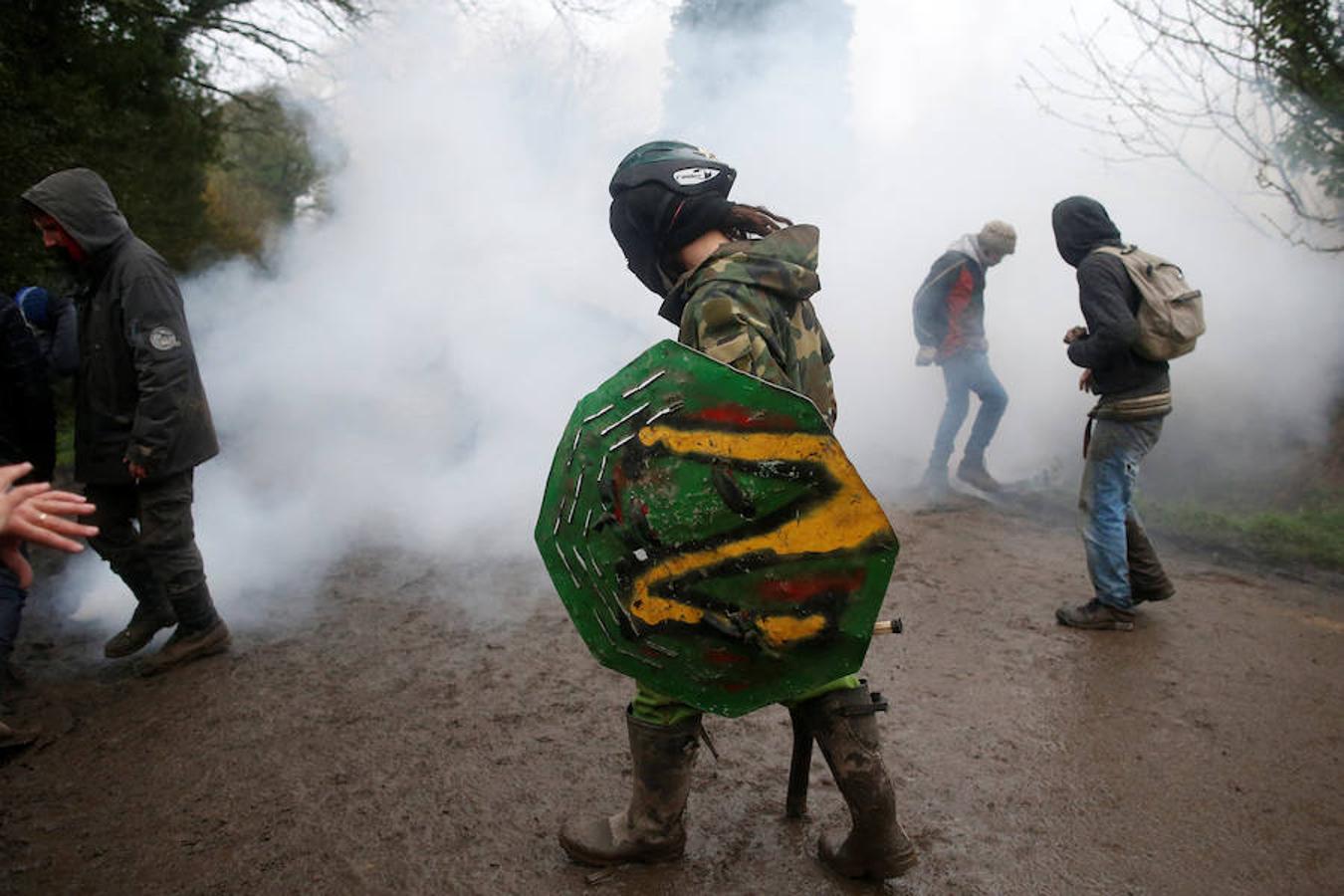Los enfrentamientos entre Policía y manifestantes en Nantes, en imágenes. 