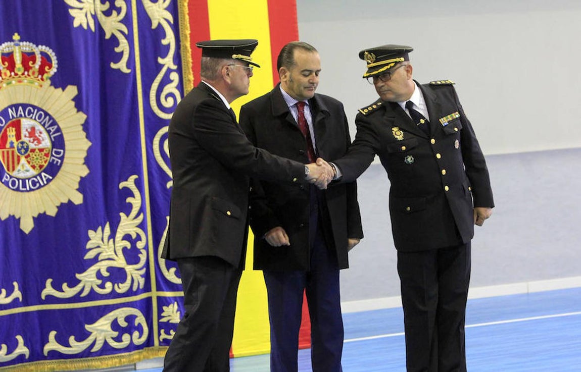 El acto de la toma de posesión de Ángel Alcázar Sempere como jefe provincial de la Policía en Toledo