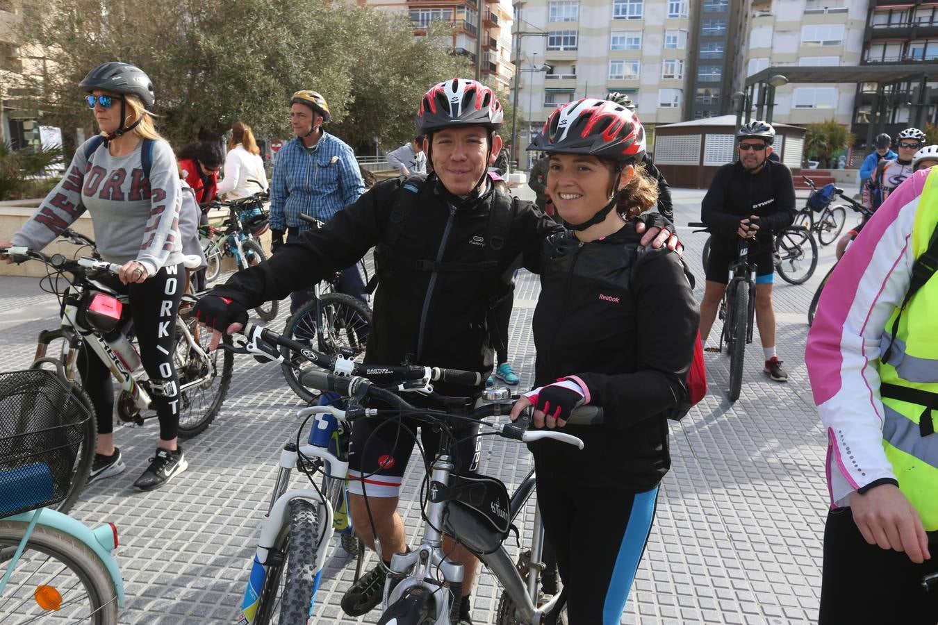 Las imágenes de la biicifestación en el Puente Carranza