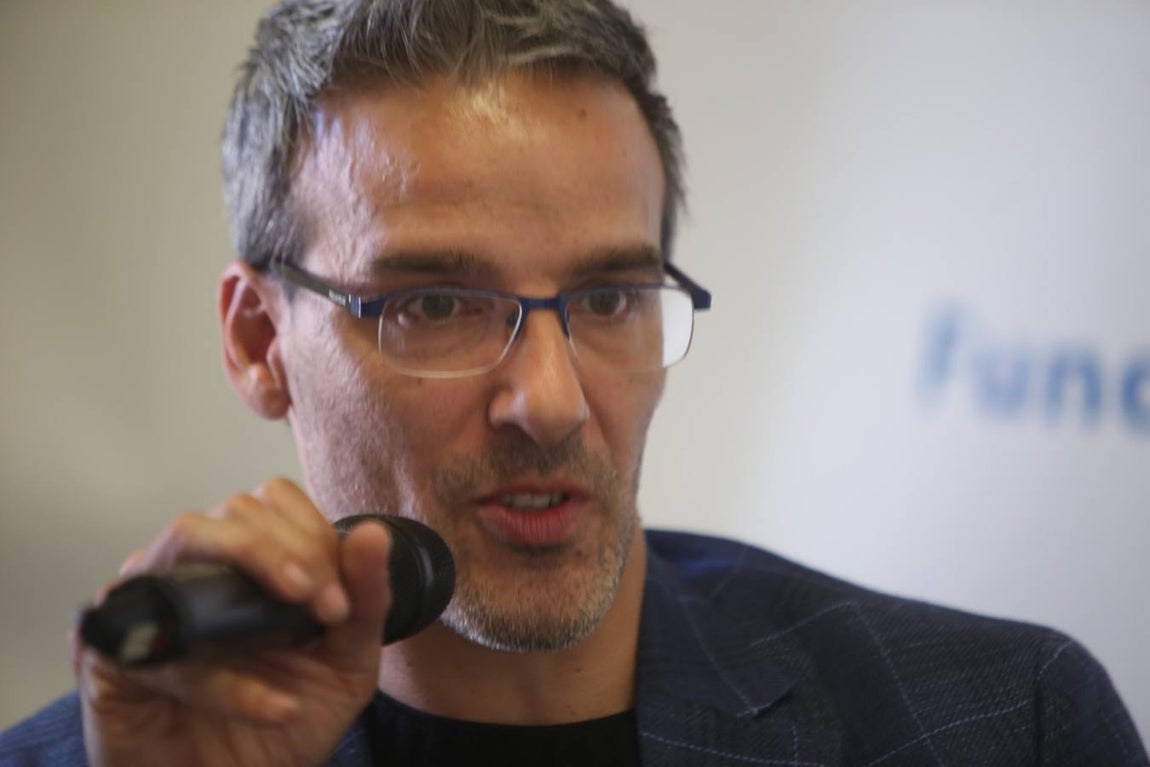 David Calle presenta en Cádiz &#039;¿Cuánto pesan las nubes?&#039;