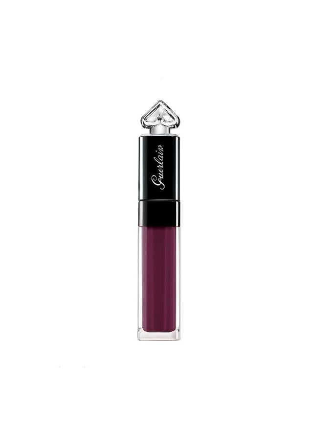 La Petite Robe Noire lip colour`ink de Guerlain. Si eres de las que teme las tintas por miedo a una gran intensidad, ahora Guerlain rompe los códigos y crea un tinte para labios de intensidad modulable: una sola capa para lucir unos labios como infusionados de color, y dos o tres capas para obtener una cobertura total. Con una duración de 8 horas, mantiene una boda fresca y con sensación de ligereza. Tono L162#Trendy. (Precio: 30,95 euros)