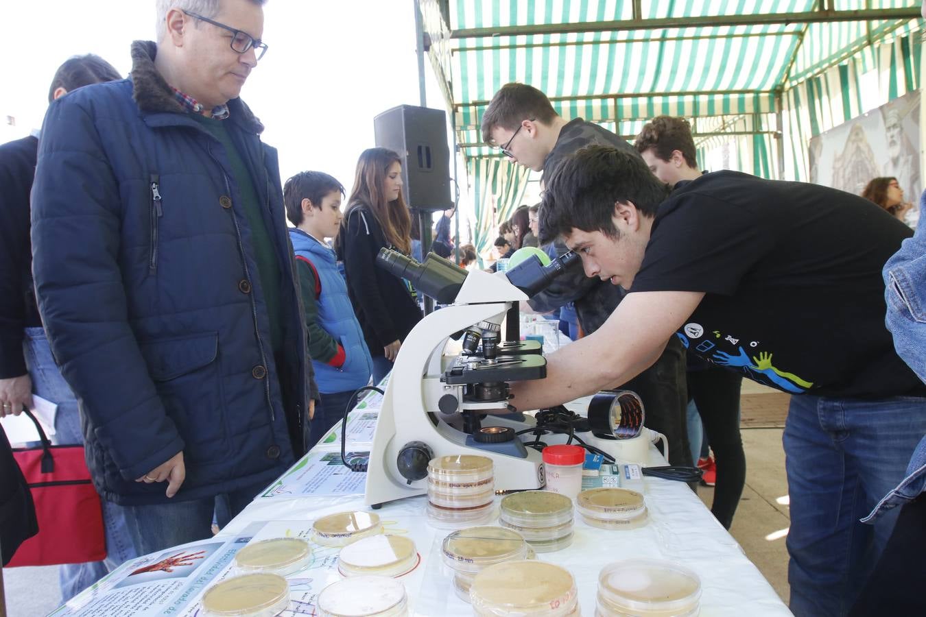 En imágenes, los experimentos del Paseo por la Ciencia en Córdoba