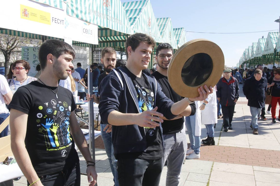 En imágenes, los experimentos del Paseo por la Ciencia en Córdoba