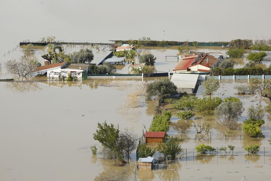 La punta de la crecida del Ebro a su llegada a Zaragoza. 