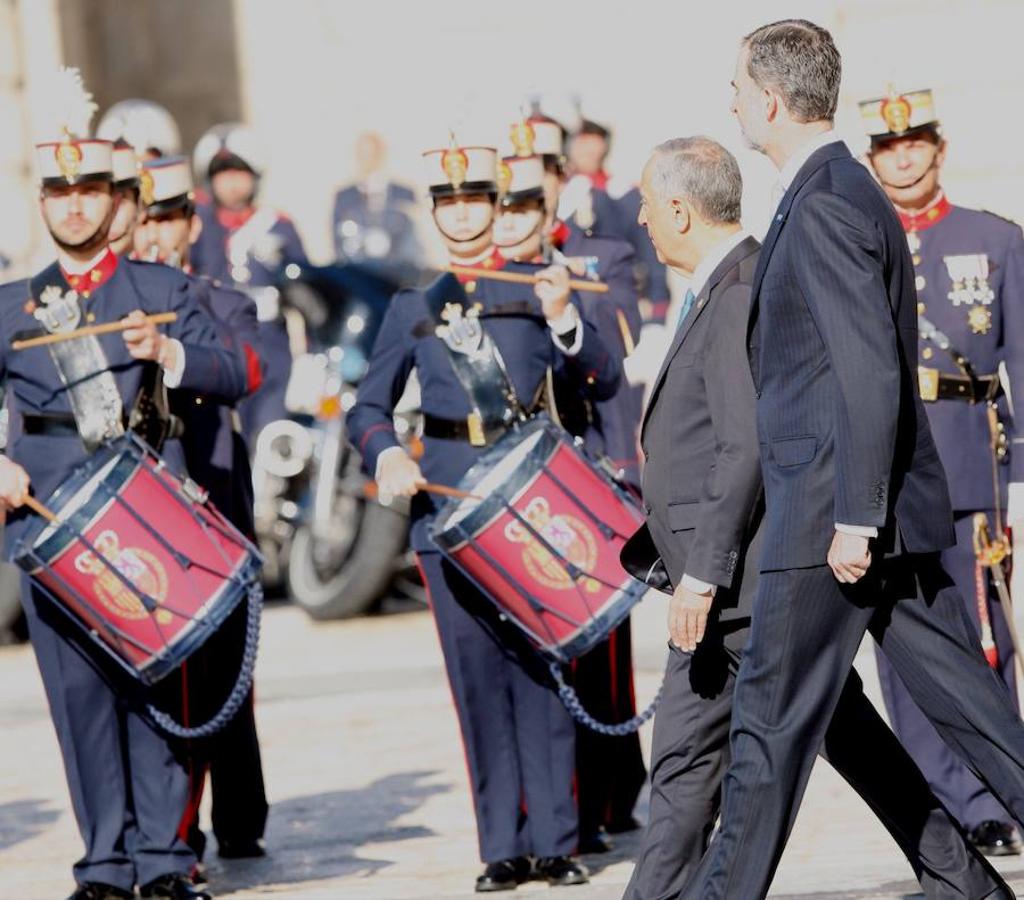 Los Reyes reciben al presidente del Portugal en el Palacio Real