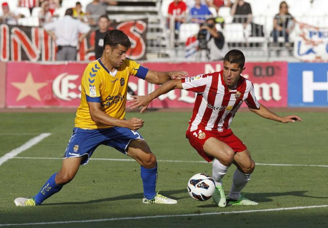 David García. El jugador canario debutó con la UD Las Palmas el 17 de septimbre de 2003 y, desde entonces, no se ha desligado del conjunto amarillo. Con 15 temporadas a sus espaldas, David García se ha convertido en un emblema de la entidad canaria, compartiendo capitanía actualmente junto a Vicente Gómez.