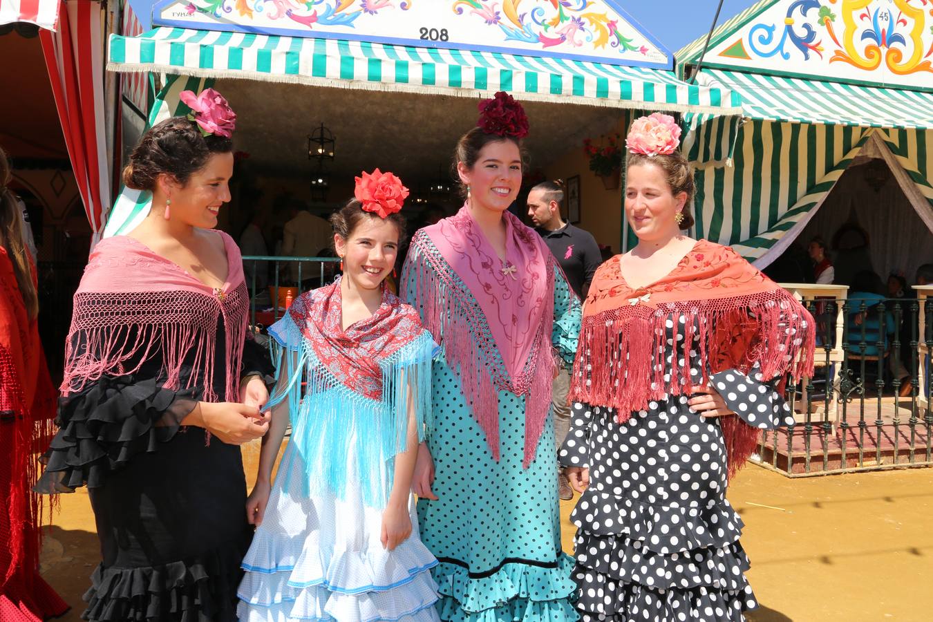 Un paseo por el real de la Feria de Sevilla: Un martes para el recuerdo