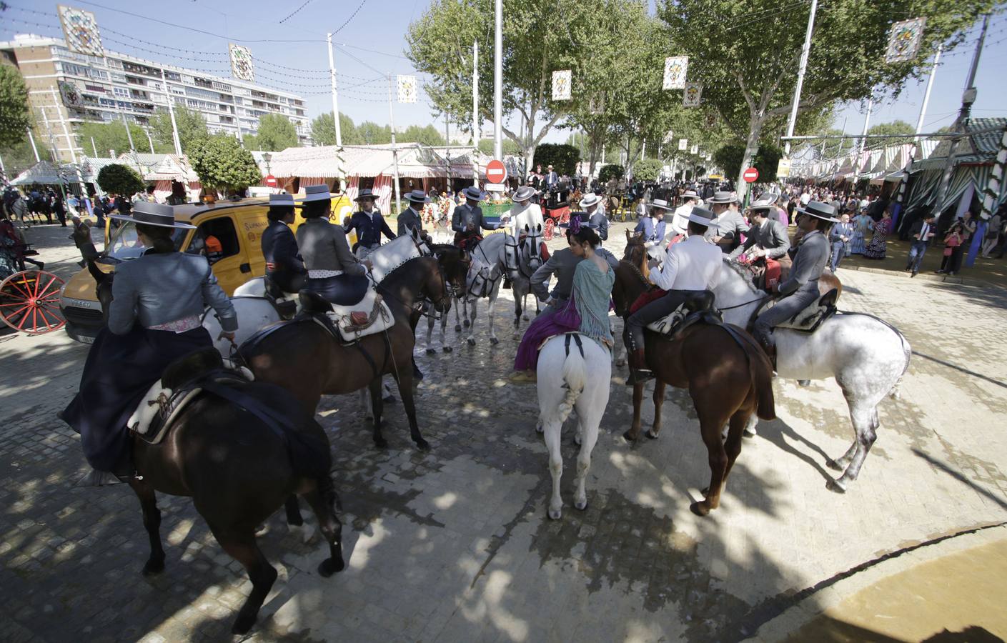 Bullicioso martes de Feria de Abril de Sevilla 2018