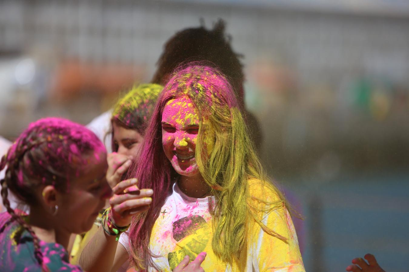 Fotos: La carrera de colores por el Día de la Escuela Católica en Cádiz