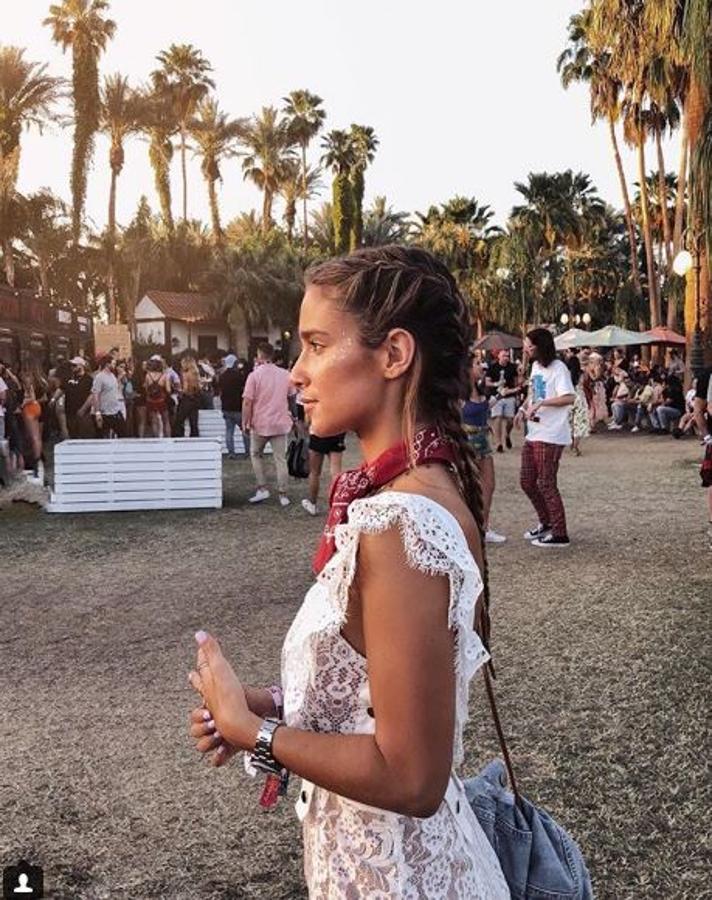 Trenzas de boxeadora. La modelo española María Pombo optó por dos trenzas de raíz, en el conocido peinado de boxeadora gracias al peinado de Hilary Swank en su papel de Maggie en la película «Million Dollar Baby»